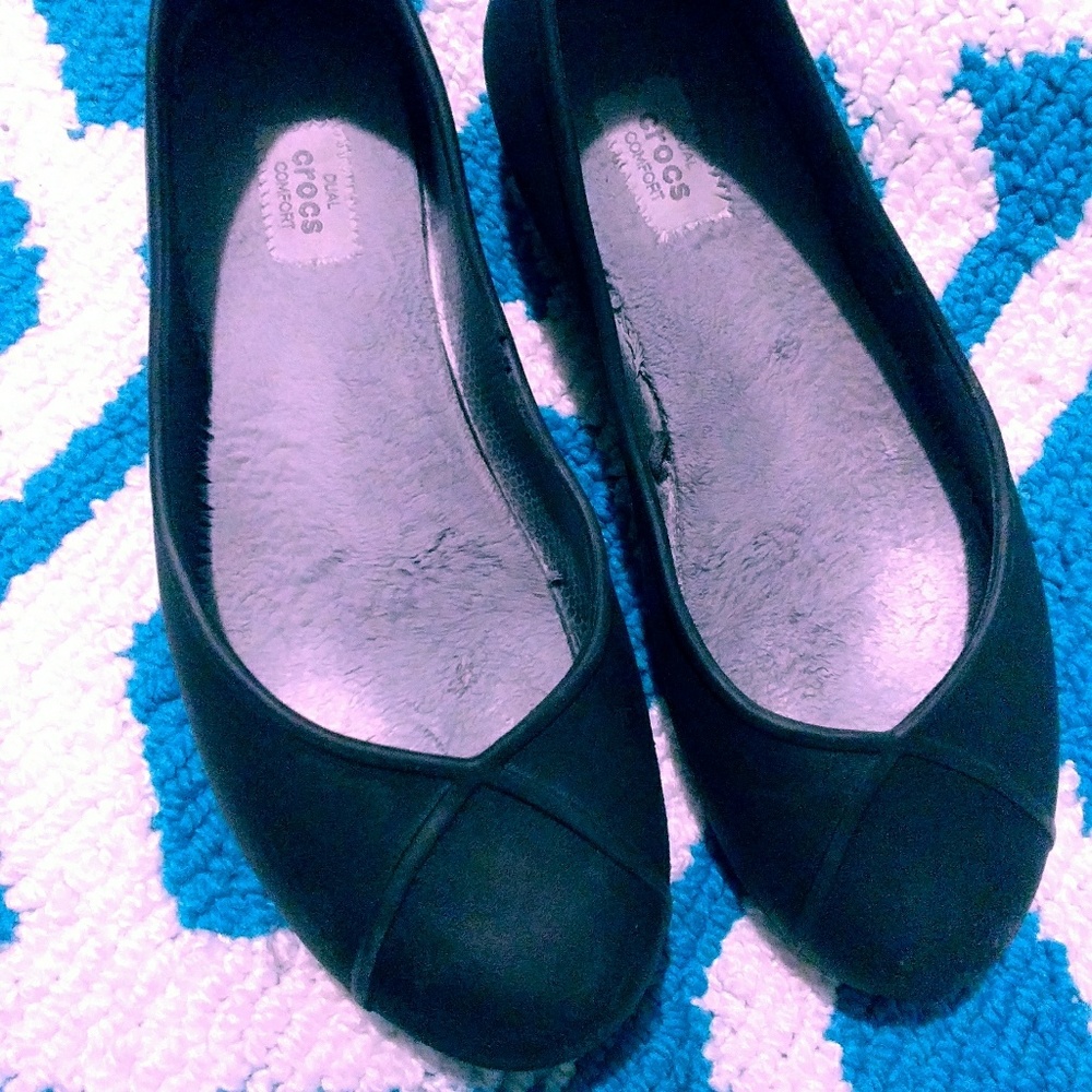 4\$25💕Crocs Flats w/ comfort insole